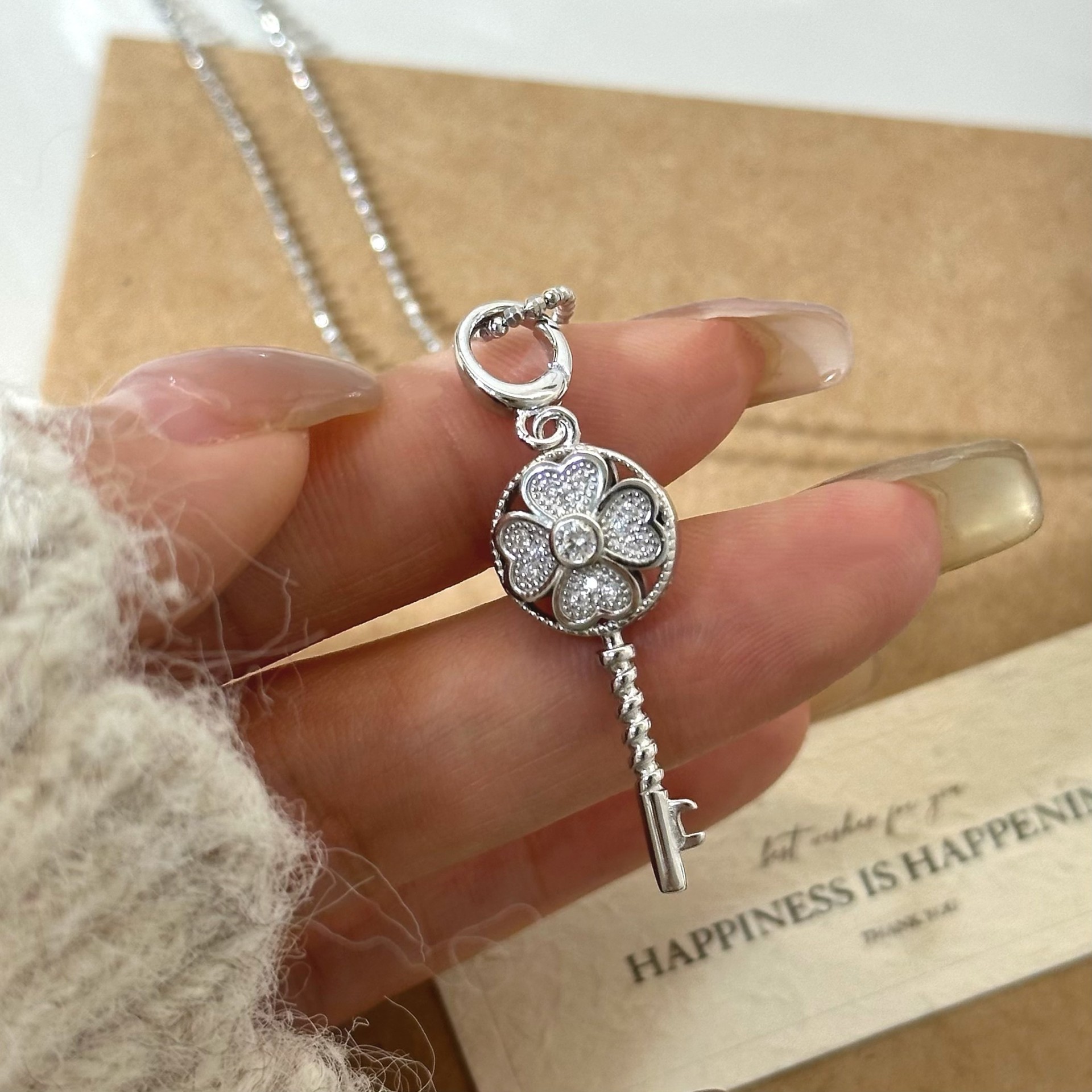 Подвеска серебряная ключ с клевером оптом из Китая — фотография 4