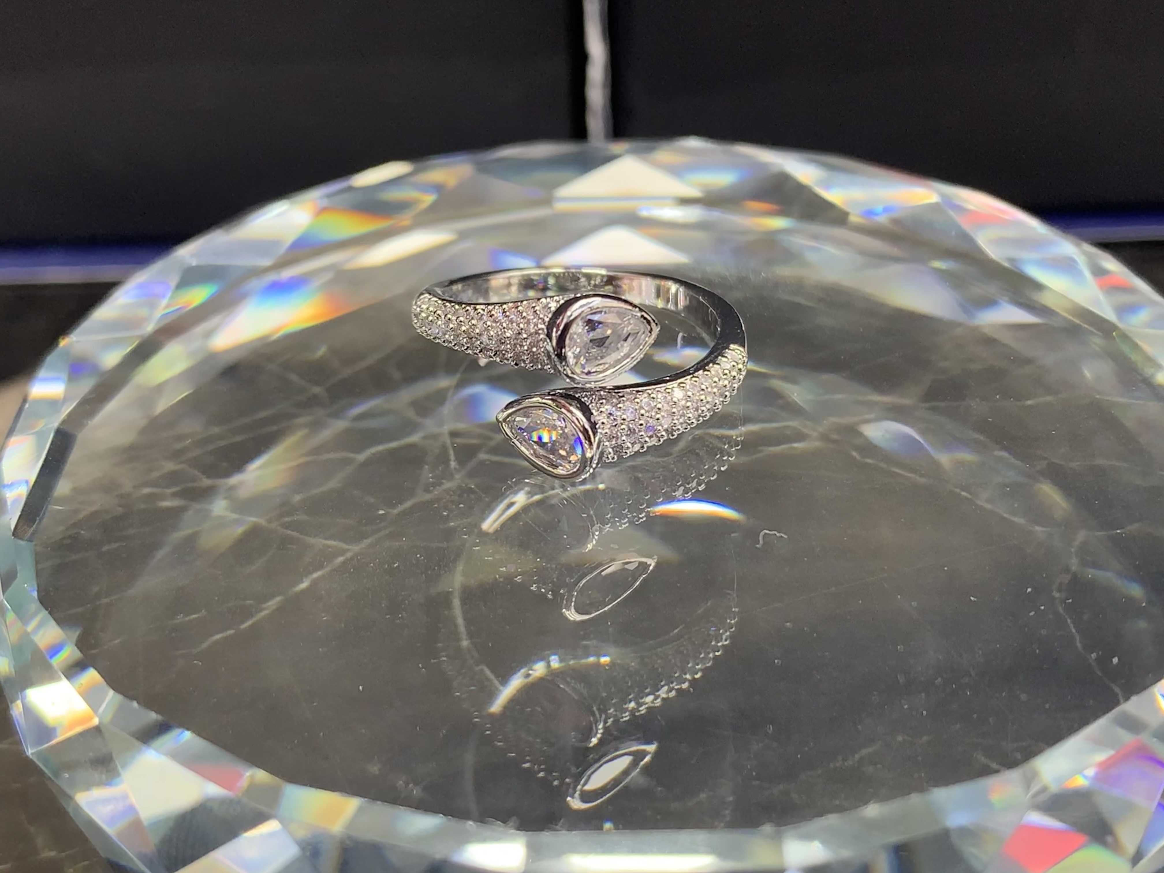 Кольцо женское минималистичное серебристое оптом из Китая — фотография 3