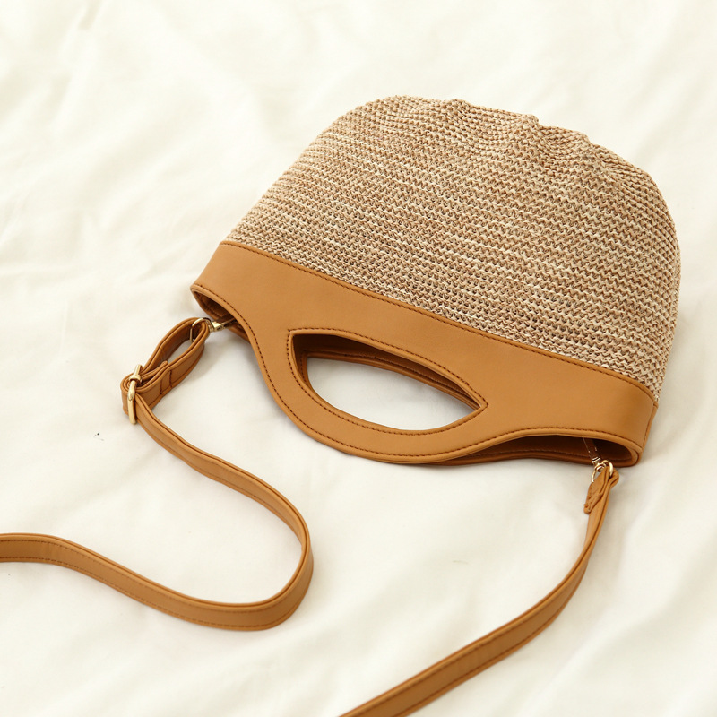 Сумка женская плетёная с отделкой из кожзама оптом из Китая — фотография 4