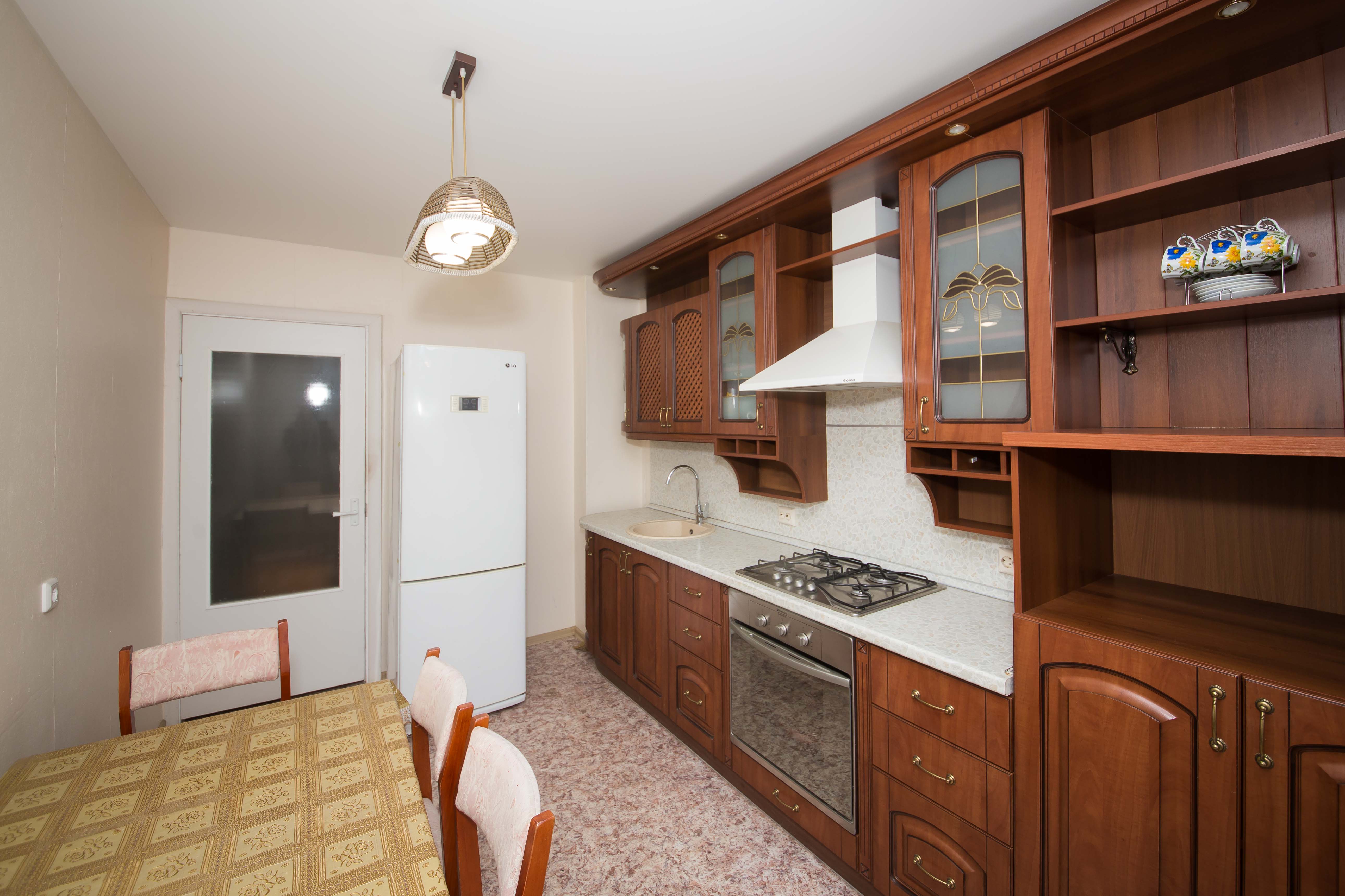 Теплая, просторная двухкомнатная квартира во Фрунзенском районе!