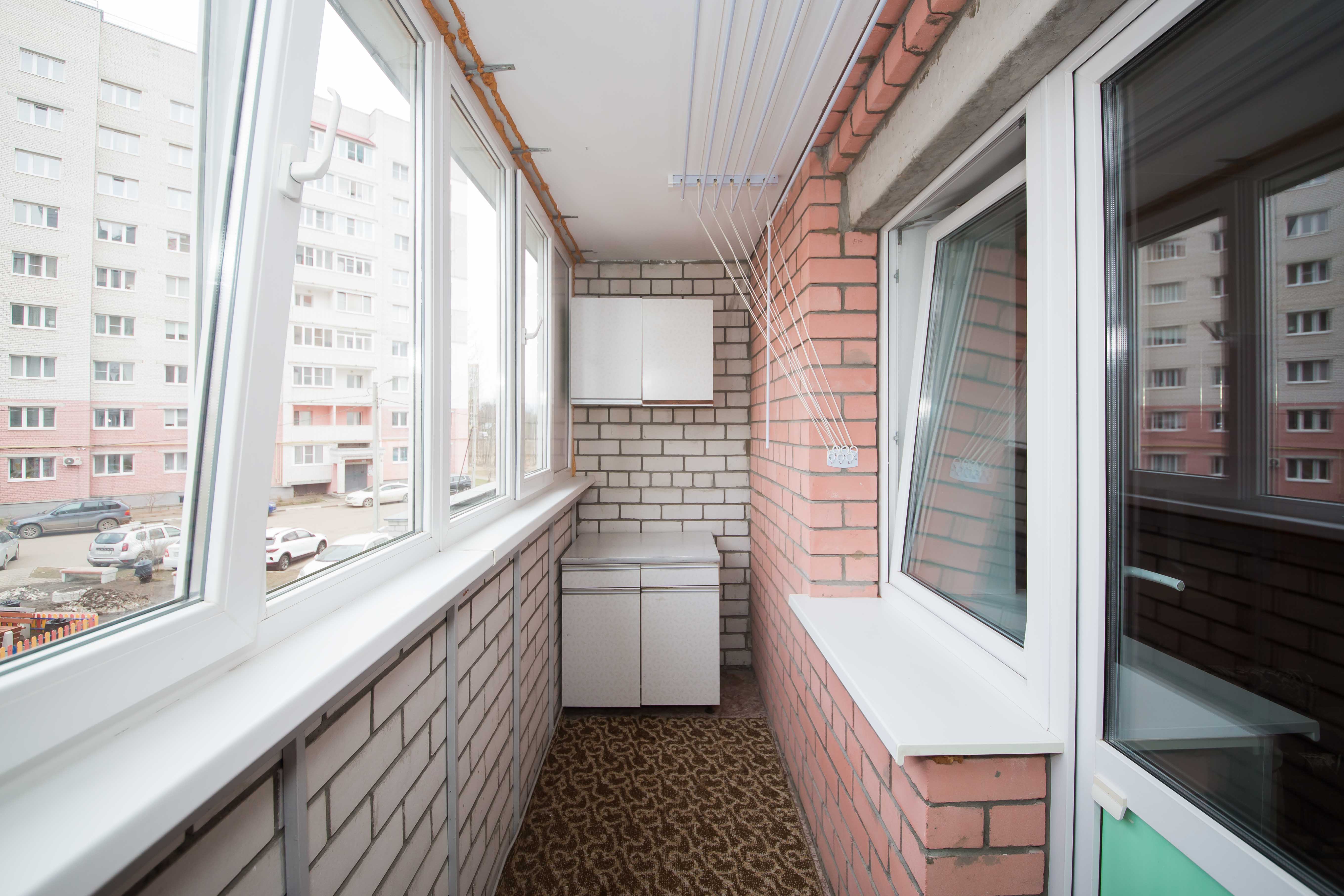 Теплая, просторная двухкомнатная квартира во Фрунзенском районе!