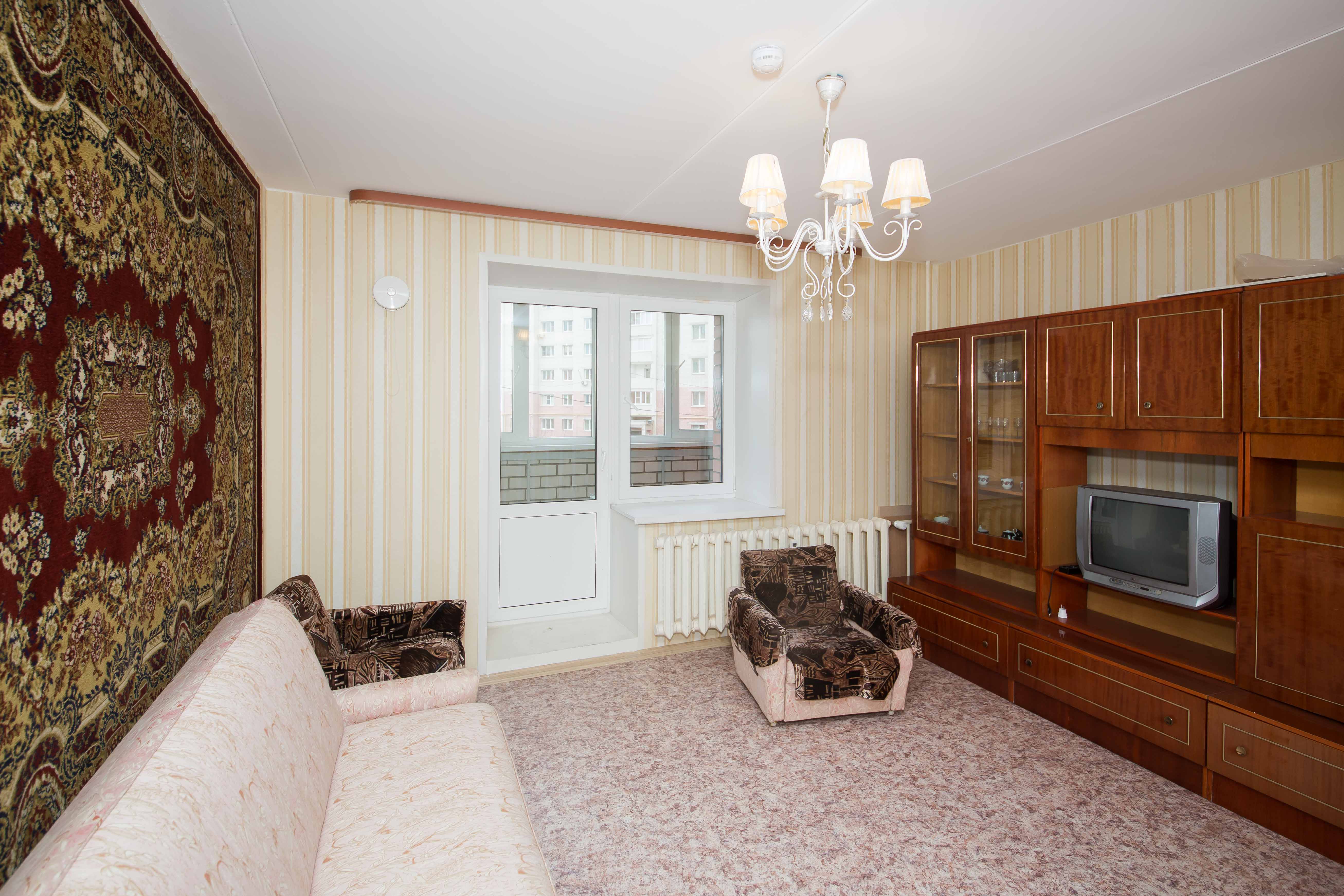 Теплая, просторная двухкомнатная квартира во Фрунзенском районе!