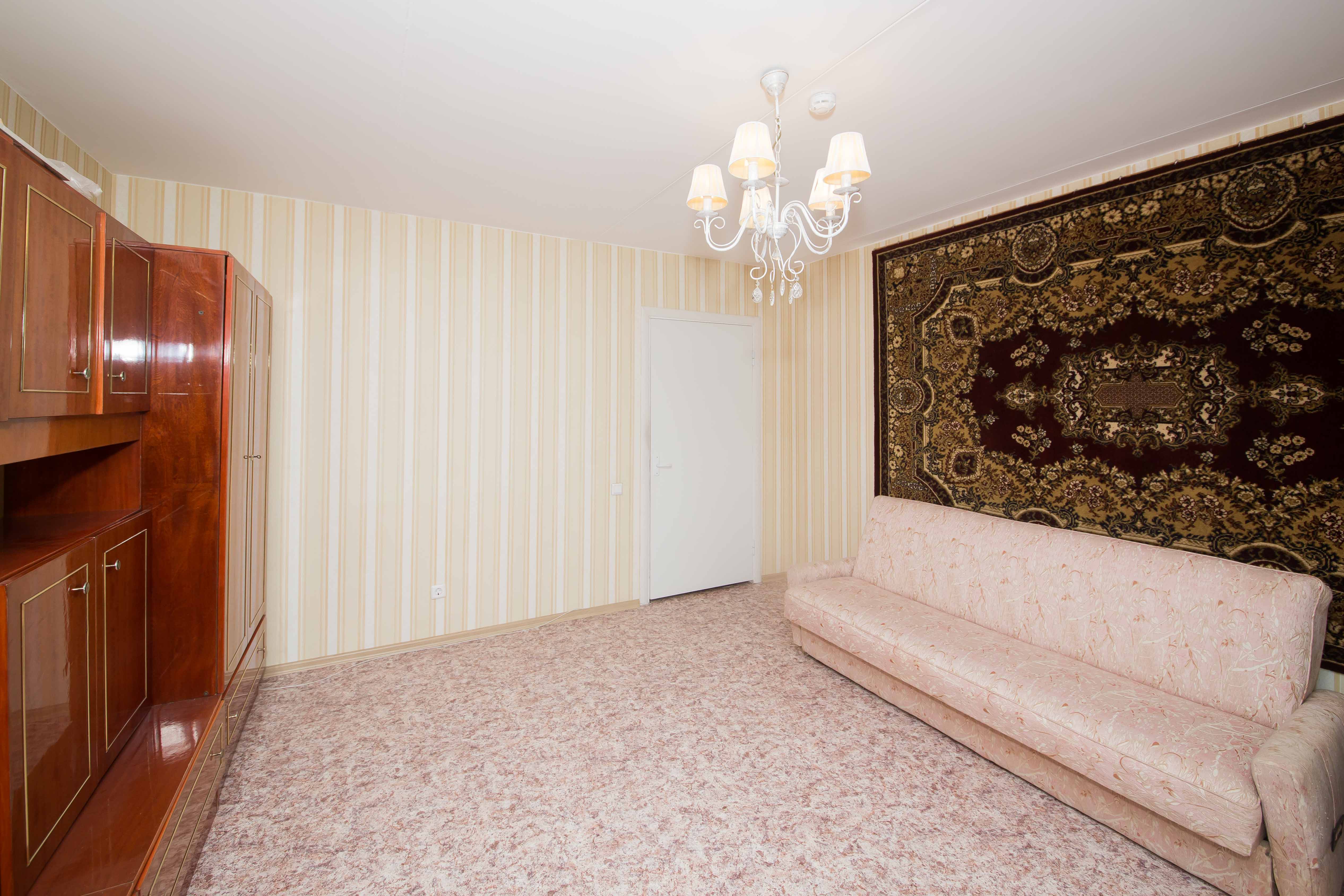 Теплая, просторная двухкомнатная квартира во Фрунзенском районе!