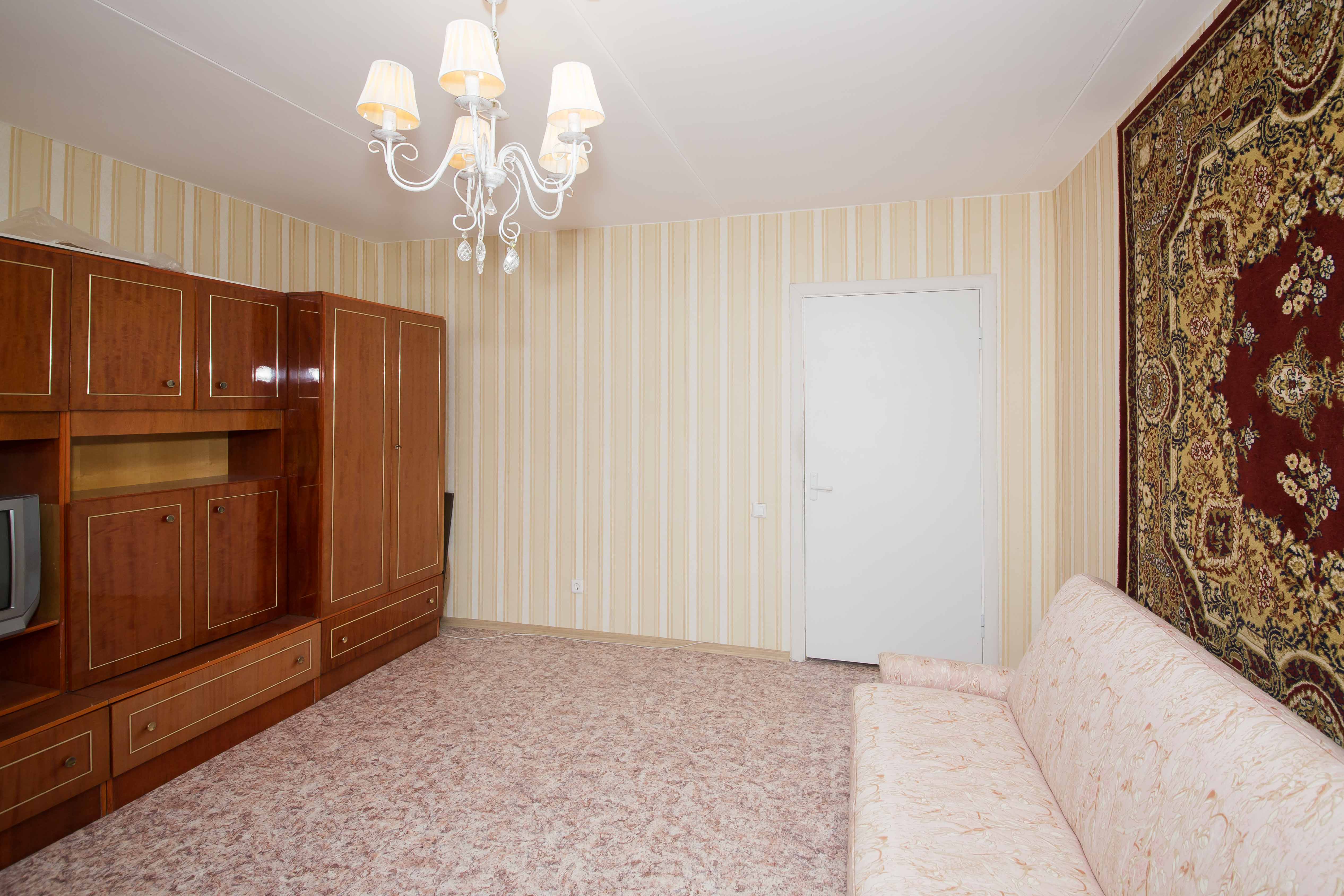 Теплая, просторная двухкомнатная квартира во Фрунзенском районе!