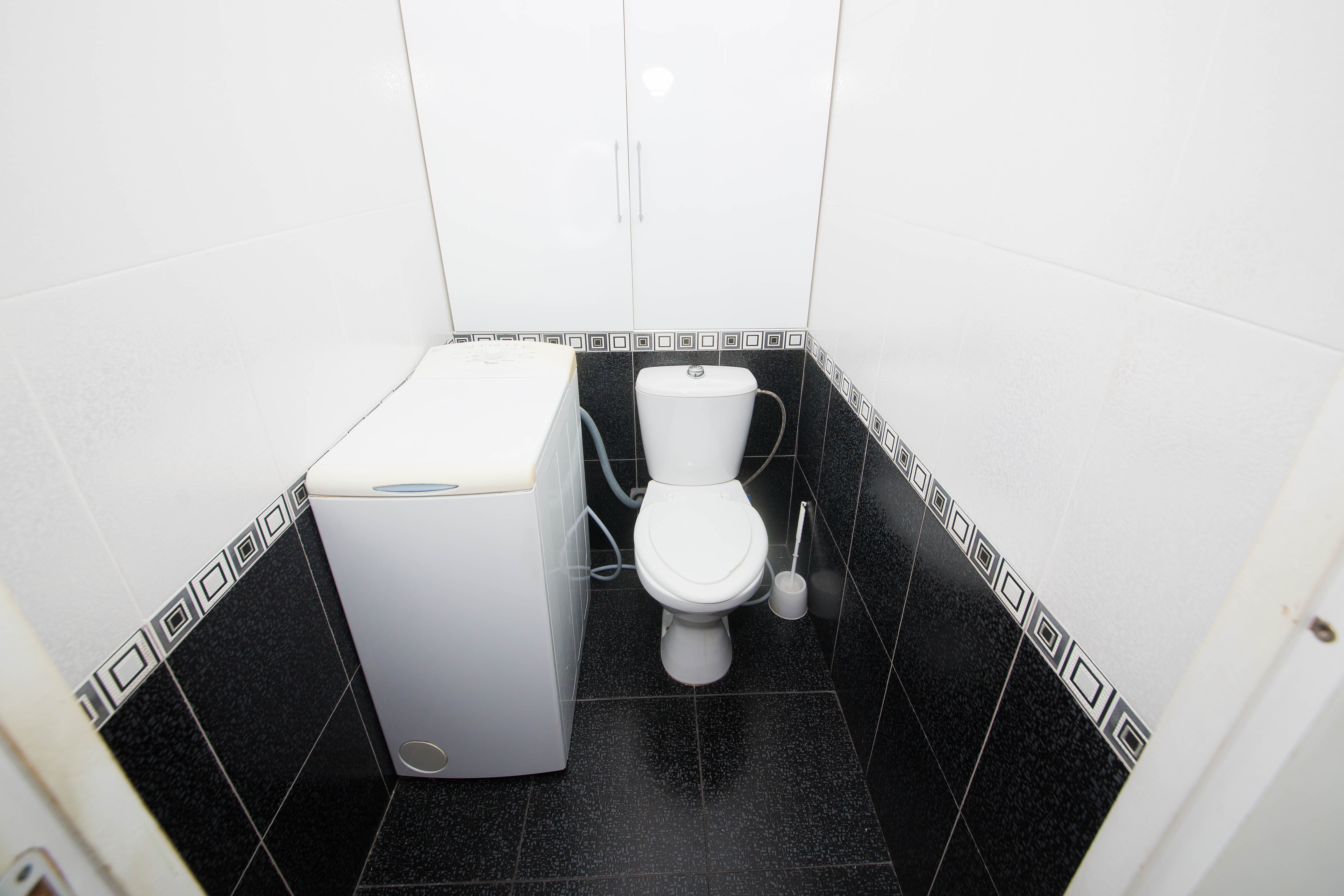 Теплая, просторная двухкомнатная квартира во Фрунзенском районе!