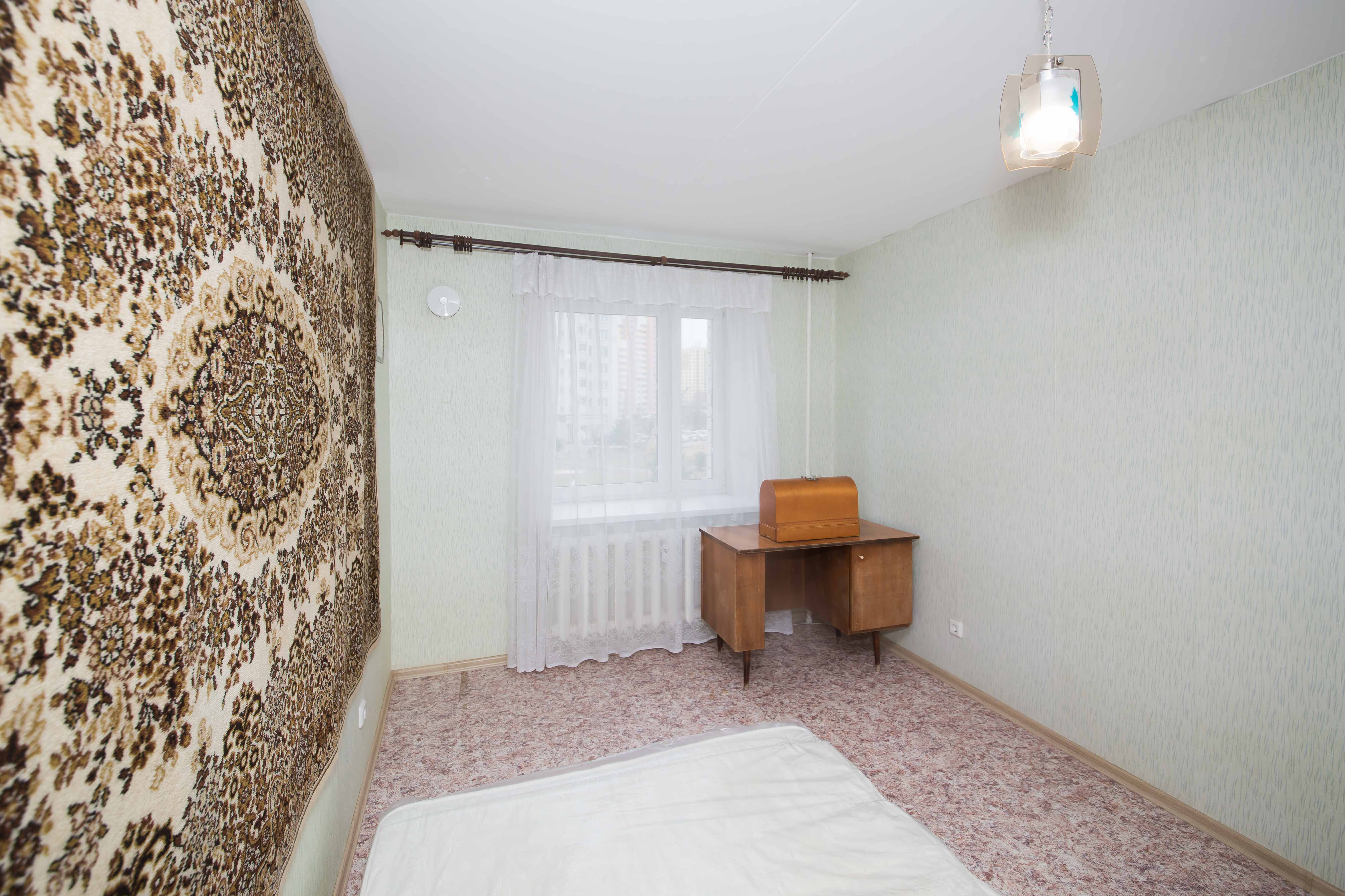 Теплая, просторная двухкомнатная квартира во Фрунзенском районе!