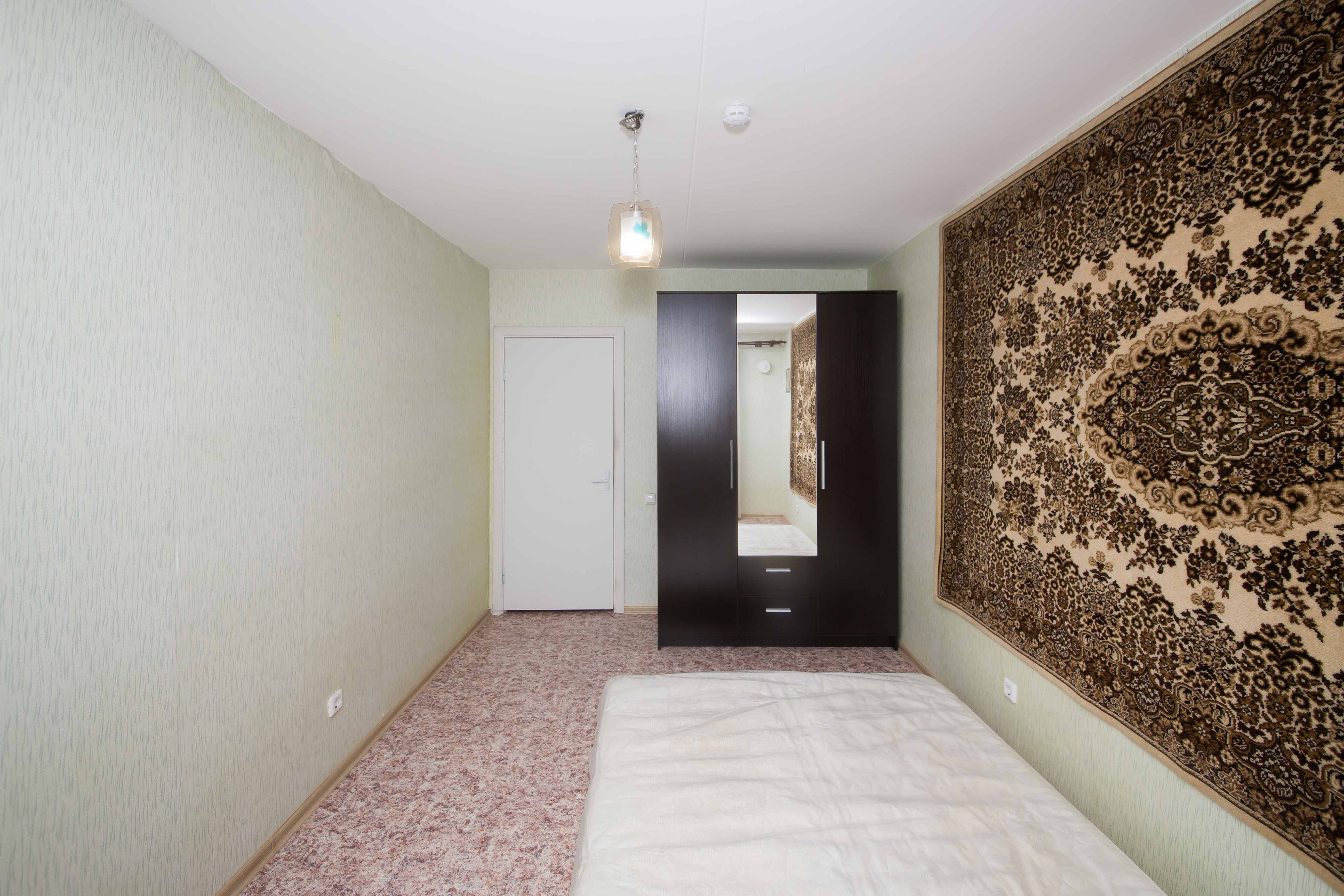 Теплая, просторная двухкомнатная квартира во Фрунзенском районе!