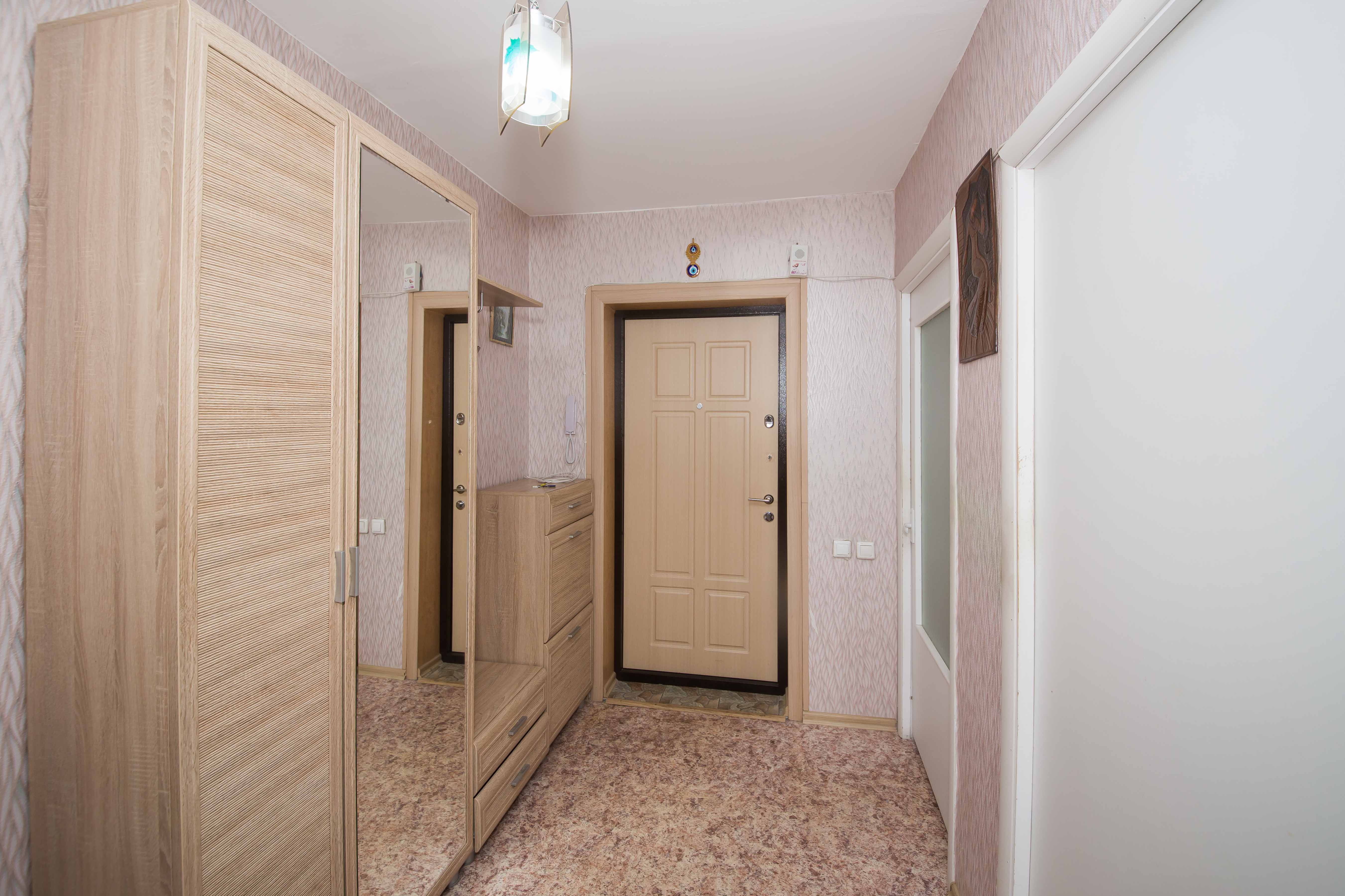 Теплая, просторная двухкомнатная квартира во Фрунзенском районе!