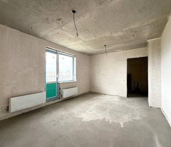 Квартиру-студию в новом готовом доме с удобной планировкой, в прекрасном развитом районе со сложившейся инфраструктурой.