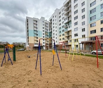 Квартиру-студию в новом готовом доме с удобной планировкой, в прекрасном развитом районе со сложившейся инфраструктурой.