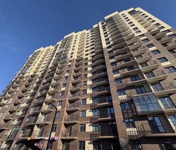 Квартиру-студию в новом доме с удобной планировкой, в прекрасном развитом районе со сложившейся инфраструктурой.