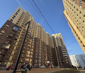 Просторная, светлая, тёплая ДВУХ-комнатную квартиру в новом доме с удобной планировкой.