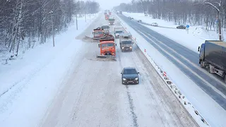 Более 30 единиц техники убирают трассу М5 «Урал» в Рязанской области