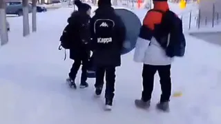 В Коми подростки утащили дорожный знак