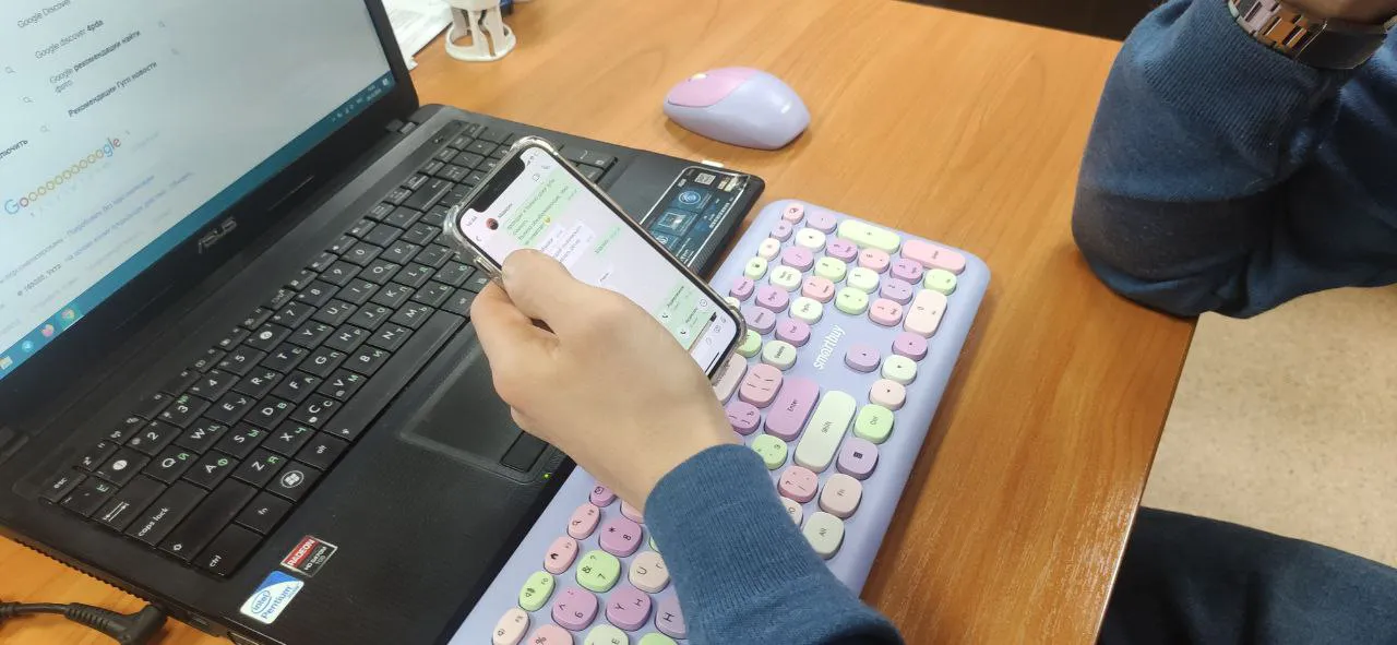 Всем, кто пользуется WhatsApp и Telegram: поздравить близких с Новым годом больше не получиться