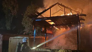 В Коми пожар уничтожил два гаража: причины неизвестны