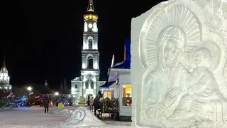 Мастера ледовой скульптуры из Чувашии помогли украсить Раифский монастырь