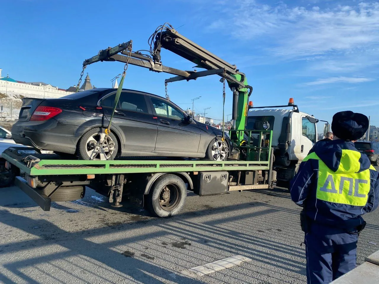 За 1 день приставы Татарстана арестовали 49 авто, из них 8 изъяты и отправлены на спецстоянку
