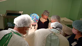 Врачи Рязанского онкоцентра и ОКБ провели две сложные операции 72-летнему пациенту