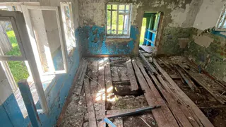 В заброшенном опасном детсаду Марпосада бродят дети