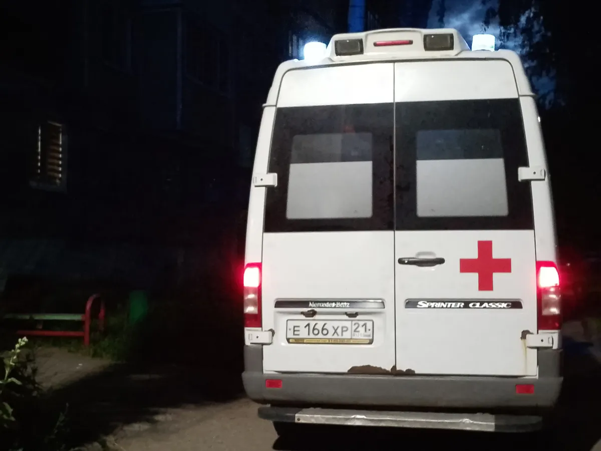 21-летний автомобилист врезался в фонарный столб и скончался в Челябинской области