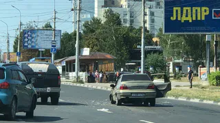 Осколки стекла по всей дороге: на Московском шоссе столкнулись две легковушки