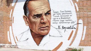 В Спас-Клепиках на фасаде здания изобразили портрет Константина Паустовского