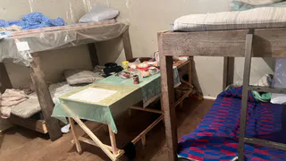 Во Владимире двое мужчин удерживали 18 человек в заброшенном доме