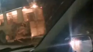 Серьезные повреждения: на Московском шоссе внедорожник протаранил троллейбус