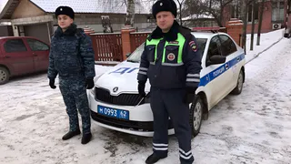 Задыхающегося трехмесячного ребенка спасли рязанские сотрудники ДПС Самохин и Беспалов 