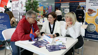 Жителям области готовы предложить вакансии с зарплатой в 100 000 рублей