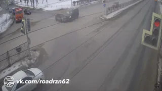 На Московском шоссе столкнулись иномарка и минивэн. Видео момента ДТП