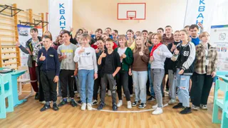 Мобильный технопарк «Кванториум» провел мастер-классы для школьников Суражского района
