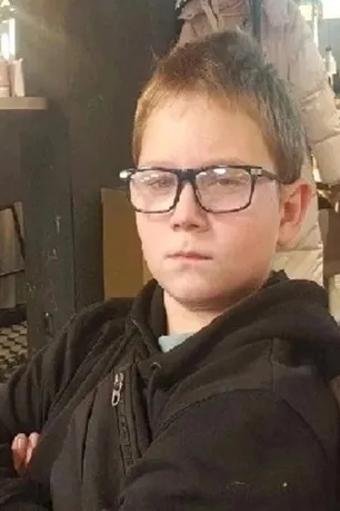 В Магнитогорске ищут 12-летнего мальчика в очках в темной оправе