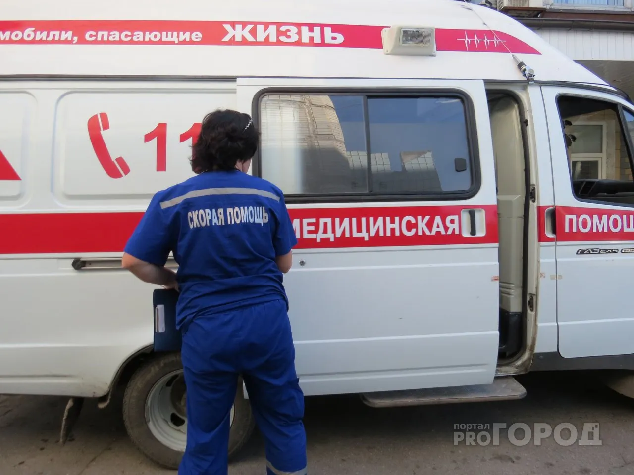 В Челябинской области ребенок провалился в открытый коммунальщиками колодец
