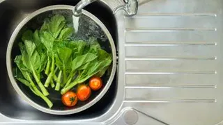 Укроп и петрушку советуют перед употреблением «почистить»