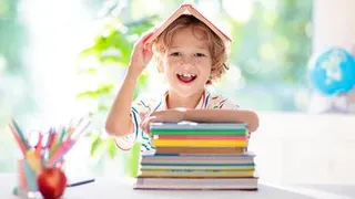 Названы пять оберегов, которые защитят ребенка от сглаза в школе