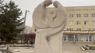 Во Владимире установили созданные на летнем фестивале четыре белокаменные скульптуры