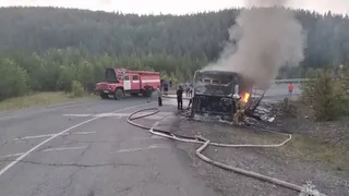 В Башкирии на ходу загорелся автобус с магнитогорскими туристами: люди чудом спаслись