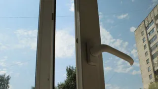 Рязанец выпал из окна девятого этажа