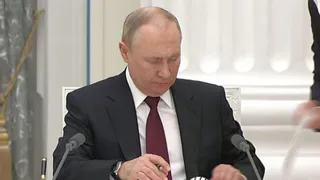 Президент РФ Владимир Путин подписал указы о признании ДНР и ЛНР