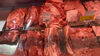 Названо самое вредное мясо: никакой пользы, только тяжесть в желудке - не ешьте даже в гостях 