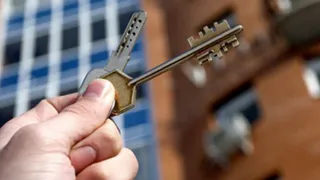 Сирота из Стародуба 2 года не может получить квартиру