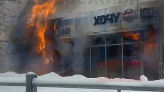 Пожар в Набережных Челнах: аптека и алкомаркет на проспекте Сююмбике едва не сгорели дотла