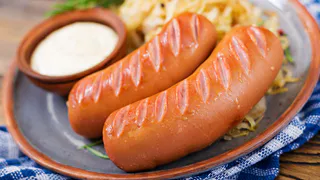 Можно брать – там чистое мясо: Росконтроль назвал лучшие сосиски России