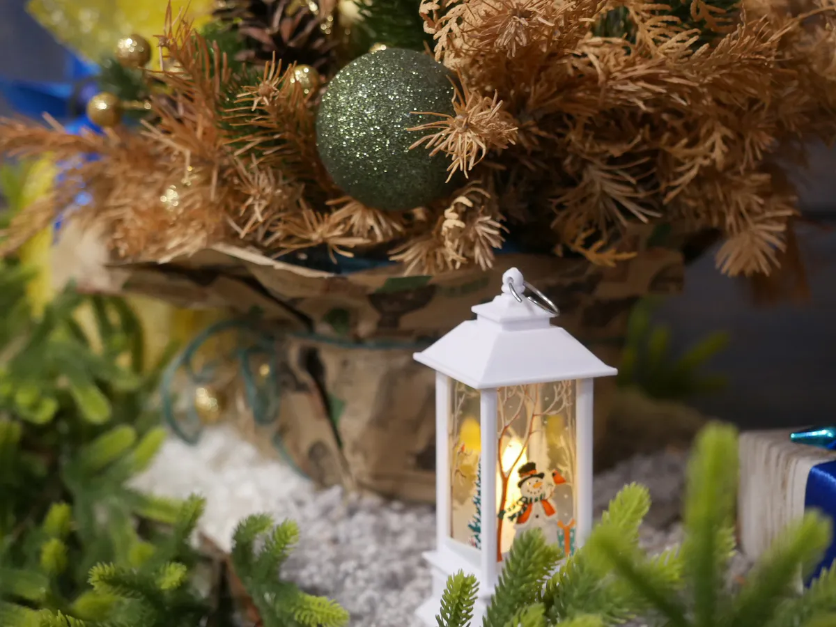 В Челябинской области полицейский Дед Мороз вместе со Снегурочкой навестили детей из социально-реабилитационного центра