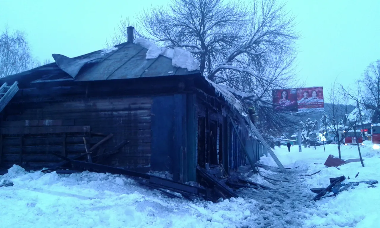 Шесть месяцев жители дома в Ершово дышат гарью и ждут ремонта