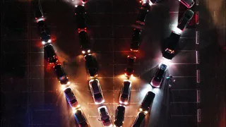 Флешмоб ко Дню ВДВ – автолюбители выложили фигуру парашюта из 50 машин