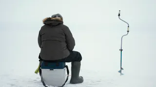 Всегда так делали, а теперь - запрет: установлены новые штрафы за зимнюю рыбалку