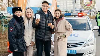Гаишники Чебоксар поздравили водителей на дорогах города